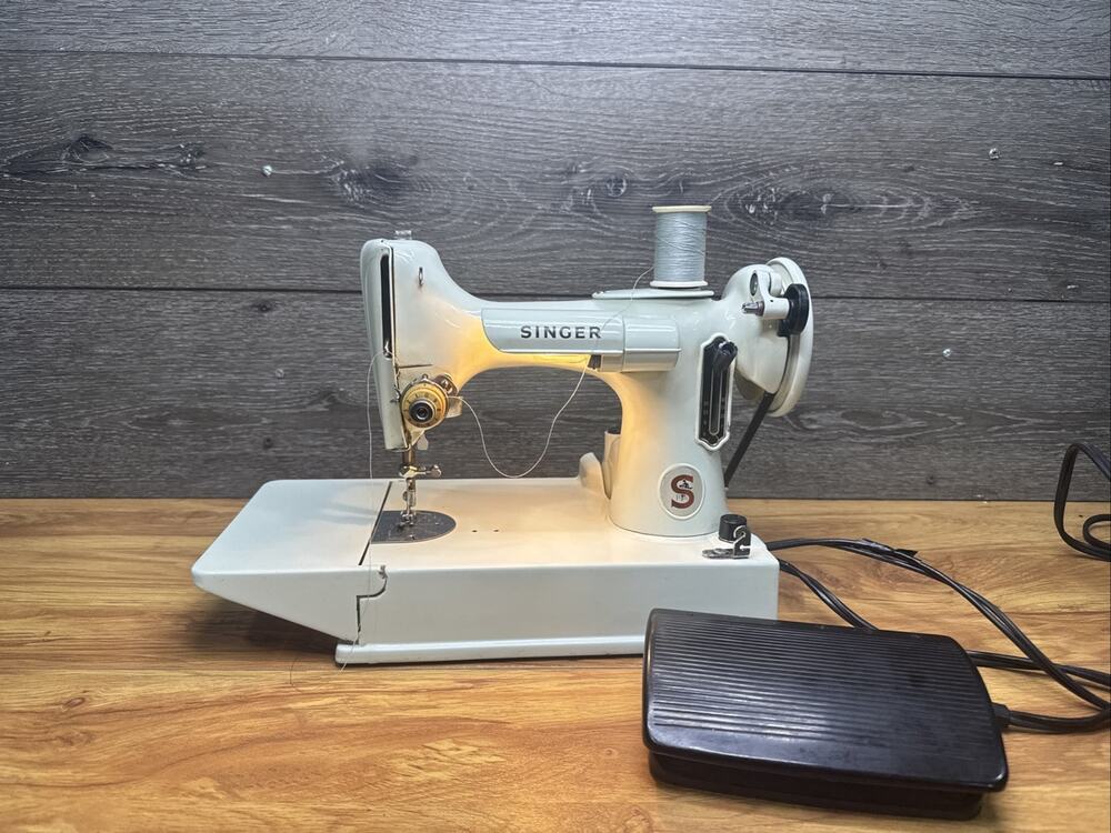 SINGER 221K Featherweight White Portable Electric Sewing Machine